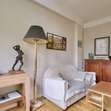 Calme A Buttes-chaumont アパート パリ