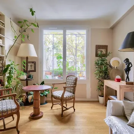 Calme A Buttes-chaumont パリ