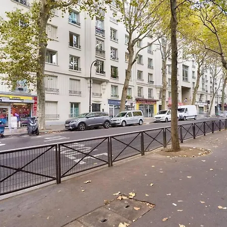 Calme A Buttes-chaumont パリ